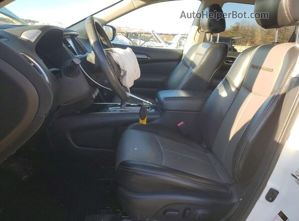 5N1DR2CM0LC639415 2020 NISSAN PATHFINDER White Вид салону спереду