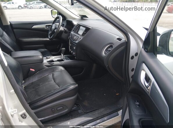 5N1DR2MM0HC693433 2017 NISSAN PATHFINDER Серебряный Вид салона спереди