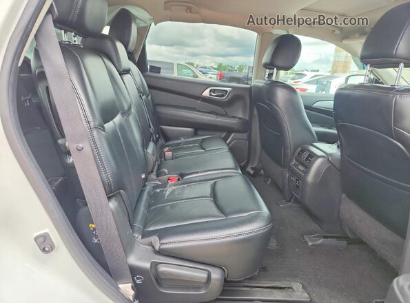 5N1DR2MM0HC902931 2017 NISSAN PATHFINDER White Vista interior trasera