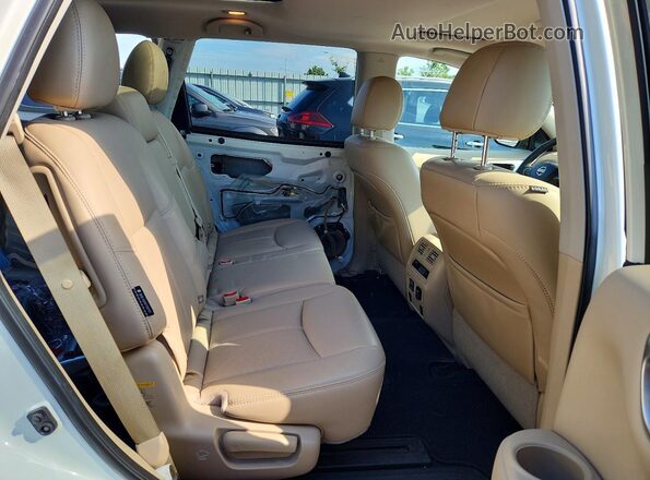 5N1DR2MM3JC678690 2018 NISSAN PATHFINDER White Вид задньої частини салону