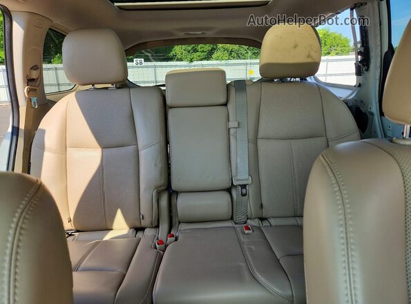 5N1DR2MM3JC678690 2018 NISSAN PATHFINDER White Вид задніх сидінь