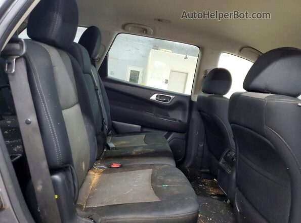 5N1DR2MM4HC611591 2017 NISSAN PATHFINDER Серый Вид задней части салона