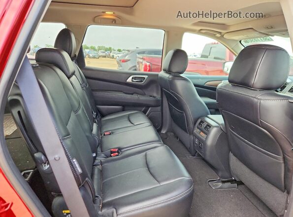 5N1DR2MM5JC673877 2018 NISSAN PATHFINDER Red Vista interior trasera