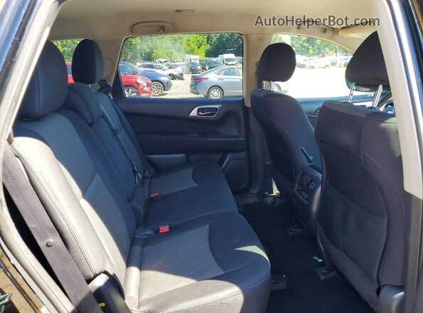 5N1DR2MM7HC656802 2017 NISSAN PATHFINDER Black Вид задньої частини салону
