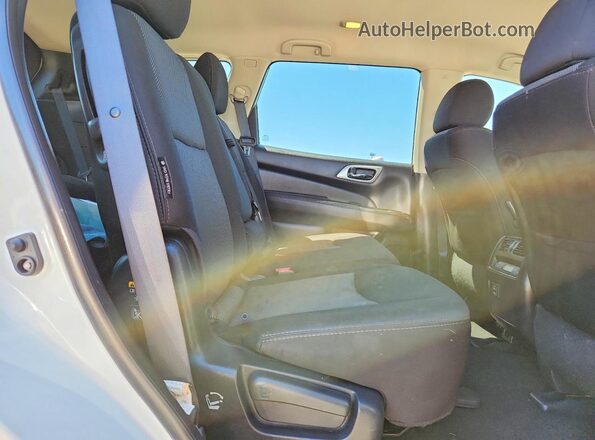 5N1DR2MM7JC654232 2018 NISSAN PATHFINDER White Rear interior view