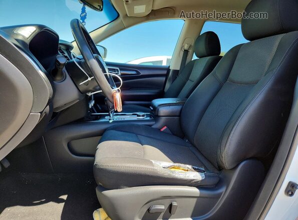 5N1DR2MM7JC654232 2018 NISSAN PATHFINDER White Front interior view