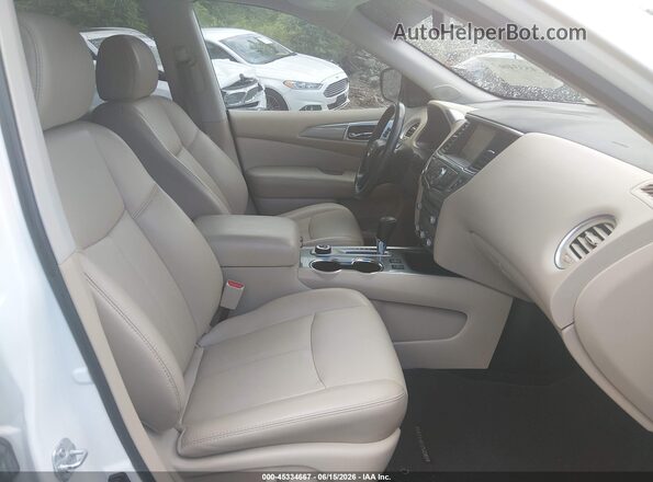 5N1DR2MM8HC603235 2017 NISSAN PATHFINDER Белый Вид салона спереди