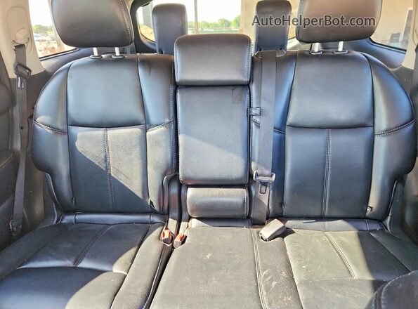 5N1DR2MM8HC673463 2017 NISSAN PATHFINDER Silver Հետևի նստատեղերի տեսք