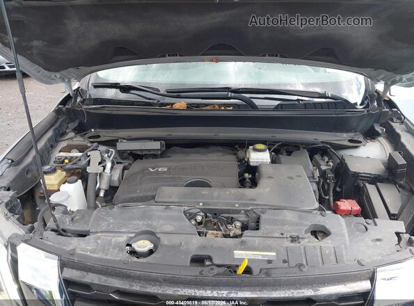 5N1DR2MM8JC607761 2018 NISSAN PATHFINDER Silver Rear view