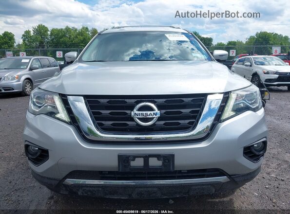 5N1DR2MM8JC607761 2018 NISSAN PATHFINDER Silver Rear interior view