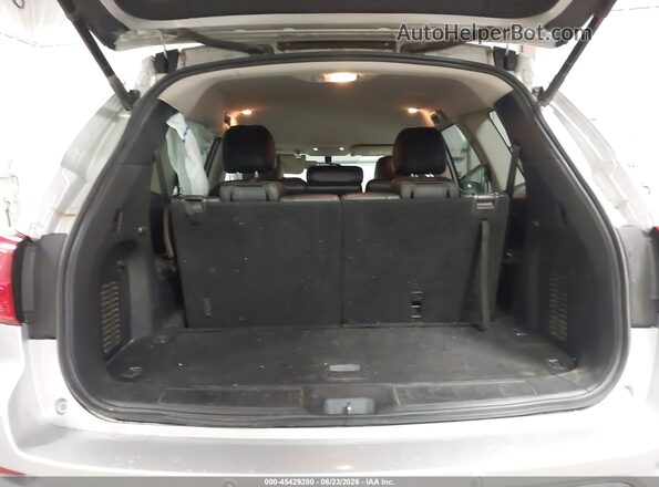 5N1DR2MM9JC623581 2018 NISSAN PATHFINDER Silver Հետևի տեսք