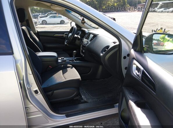 5N1DR2MM9JC652529 2018 NISSAN PATHFINDER Silver Widok wnętrza z przodu