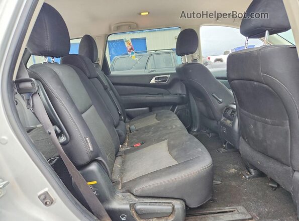 5N1DR2MN1JC650962 2018 NISSAN PATHFINDER Серебряный Вид задней части салона