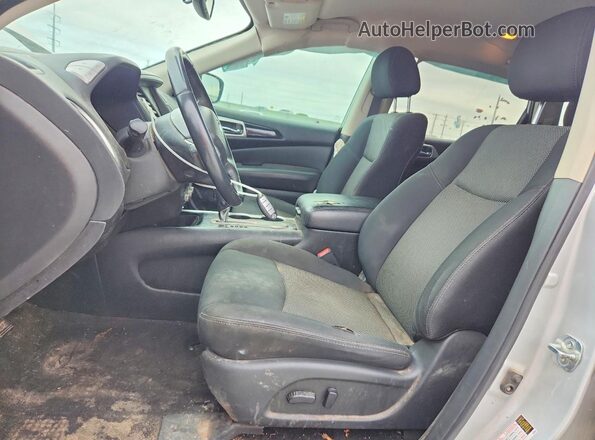 5N1DR2MN1JC650962 2018 NISSAN PATHFINDER Серебряный Вид салона спереди
