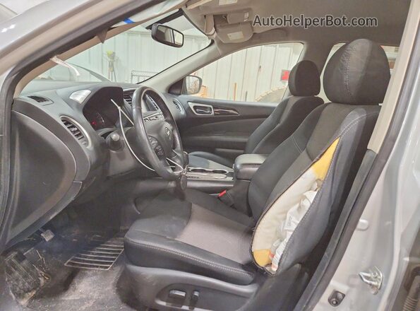 5N1DR2MN6JC604057 2018 NISSAN PATHFINDER Silver 