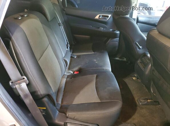 5N1DR2MN7HC656923 2017 NISSAN PATHFINDER Серебряный Вид задних сидений