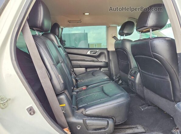 5N1DR2MN7JC609381 2018 NISSAN PATHFINDER White Вид задньої частини салону