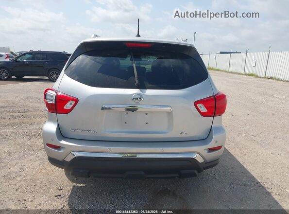 5N1DR2MN7JC610577 2018 NISSAN PATHFINDER Silver 