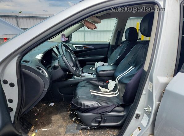 5N1DR2MN7JC616217 2018 NISSAN PATHFINDER Silver Вид салону спереду