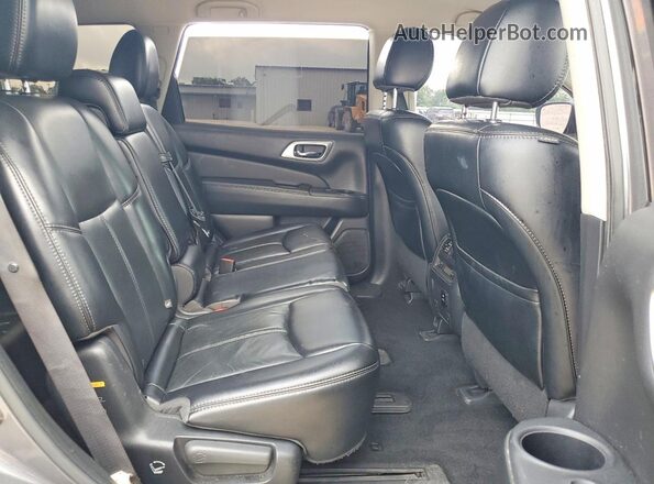 5N1DR2MN9HC685842 2017 NISSAN PATHFINDER Gray Rear interior view