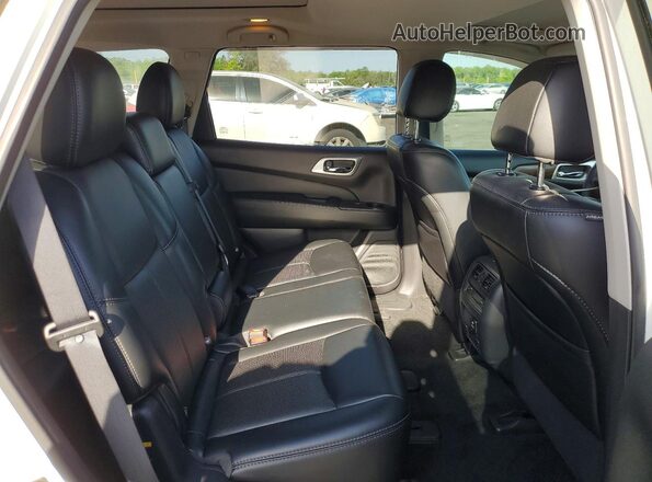 5N1DR2MNXHC608123 2017 NISSAN PATHFINDER White 