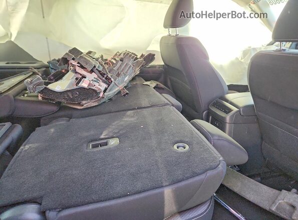 5N1DR3AC3NC235950 2022 NISSAN PATHFINDER Silver Вид задньої частини салону