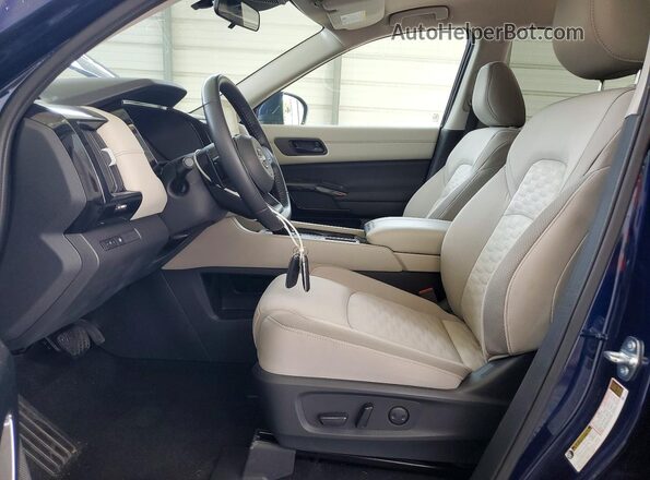 5N1DR3BA0PC262460 2023 NISSAN PATHFINDER Синий Вид салона спереди