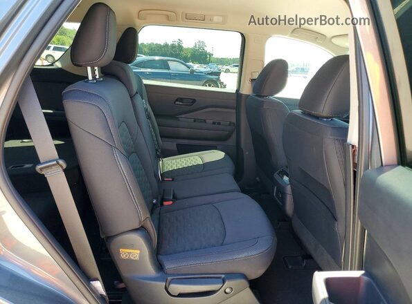 5N1DR3BA6SC315719 2025 NISSAN PATHFINDER Gray Widok wnętrza z tyłu