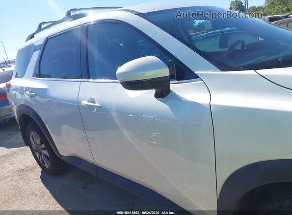 5N1DR3BC0RC316490 2024 NISSAN PATHFINDER White Vista interior trasera