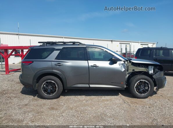 5N1DR3BD4SC240349 2025 NISSAN PATHFINDER Gray Սալոնի հետևի տեսք