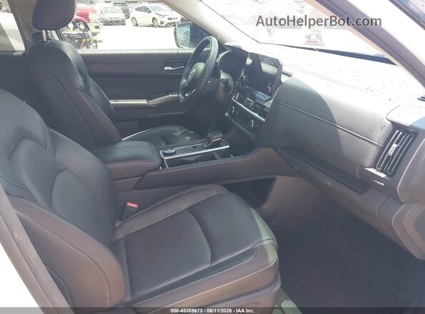 5N1DR3CC2RC295107 2024 NISSAN PATHFINDER White Front interior view