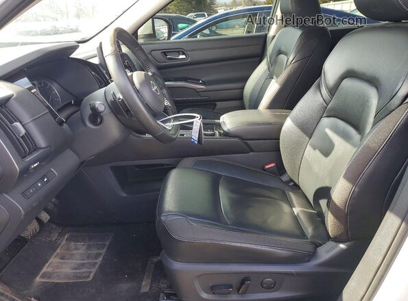 5N1DR3CC6PC213215 2023 NISSAN PATHFINDER White Սալոնի դիմացի տեսք