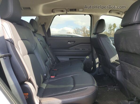 5N1DR3CC6PC213215 2023 NISSAN PATHFINDER White Սալոնի հետևի տեսք