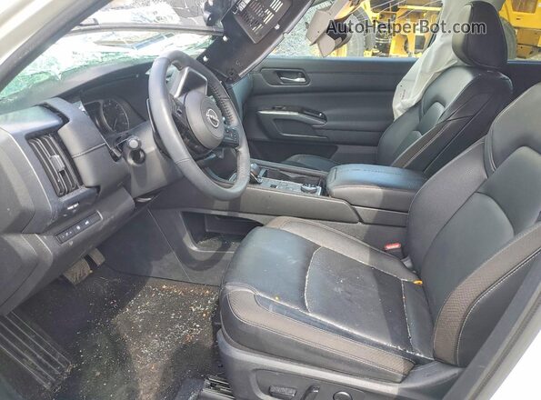 5N1DR3CC8RC312850 2024 NISSAN PATHFINDER White Vista interior delantera