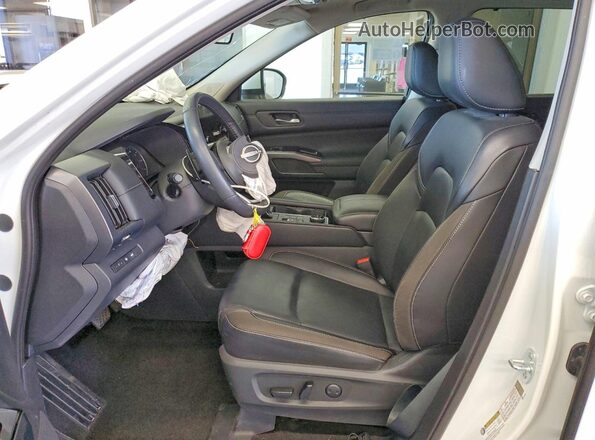 5N1DR3CD1PC214930 2023 NISSAN PATHFINDER White Widok wnętrza z przodu