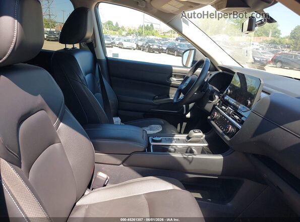 5N1DR3CD2RC256378 2024 NISSAN PATHFINDER Silver Widok wnętrza z przodu