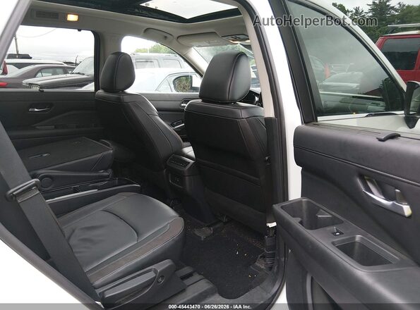 5N1DR3CD4RC245964 2024 NISSAN PATHFINDER White Vista de la etiqueta del VIN