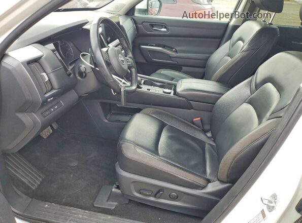 5N1DR3CD8PC215959 2023 NISSAN PATHFINDER White Front interior view