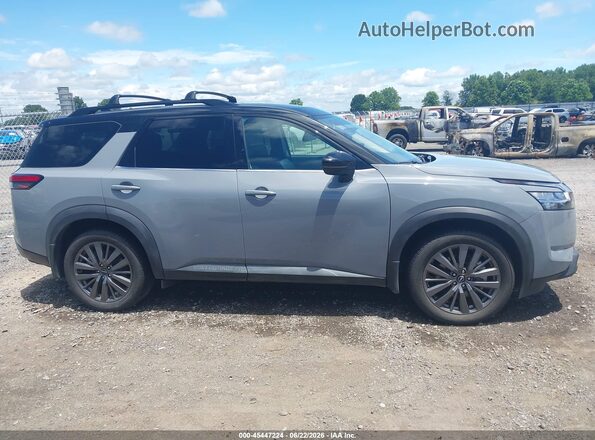 5N1DR3CD9RC239481 2024 NISSAN PATHFINDER Gray Սալոնի հետևի տեսք