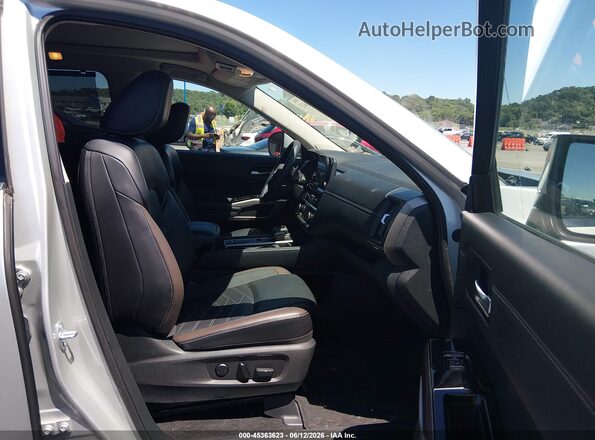 5N1DR3DG2RC272444 2024 NISSAN PATHFINDER Silver Vista interior delantera