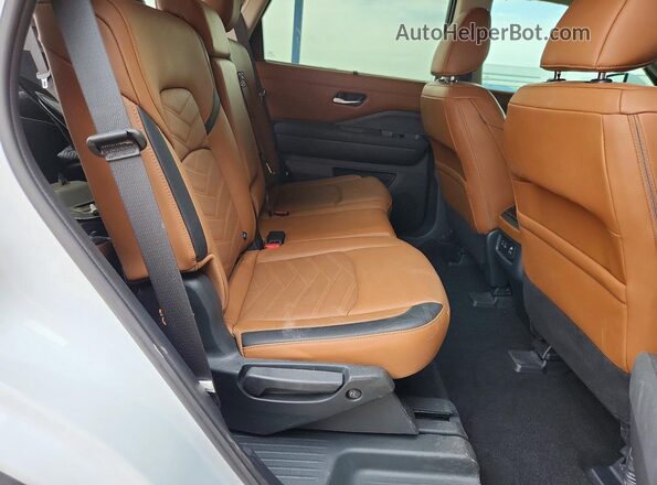 5N1DR3DG3SC228586 2025 NISSAN PATHFINDER White Widok wnętrza z tyłu
