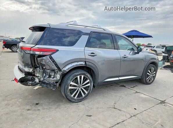 5N1DR3DH7PC226355 2023 NISSAN PATHFINDER Gray Trasero derecho