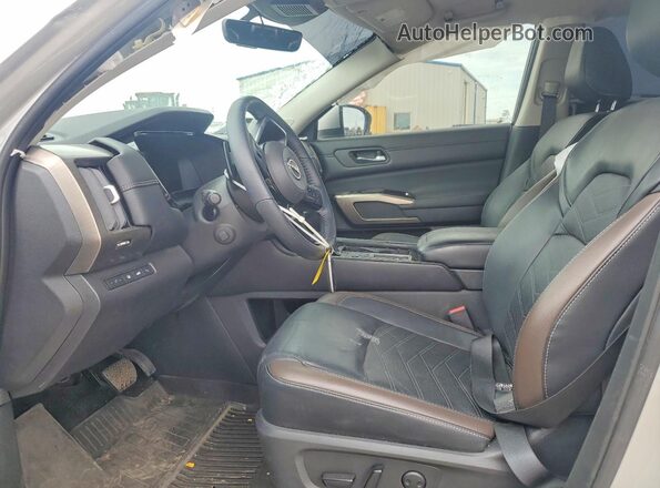 5N1DR3DH9PC252844 2023 NISSAN PATHFINDER Silver Vista interior delantera