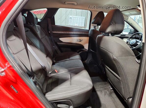5NMJBCAE5NH065704 2022 HYUNDAI TUCSON Red Widok wnętrza z tyłu