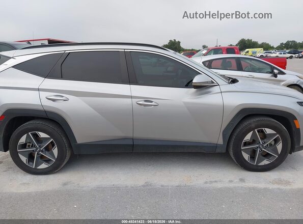 5NMJC3DE7SH509976 2025 HYUNDAI TUCSON Silver Vista interior trasera