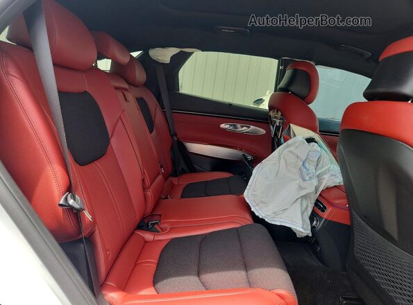 5NMMADTB5RH006697 2024 GENESIS GV70 White უკანა სალონის ხედი