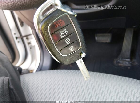 5NMZT3LB1JH056284 2018 HYUNDAI SANTA FE SPORT White Vista del salpicadero