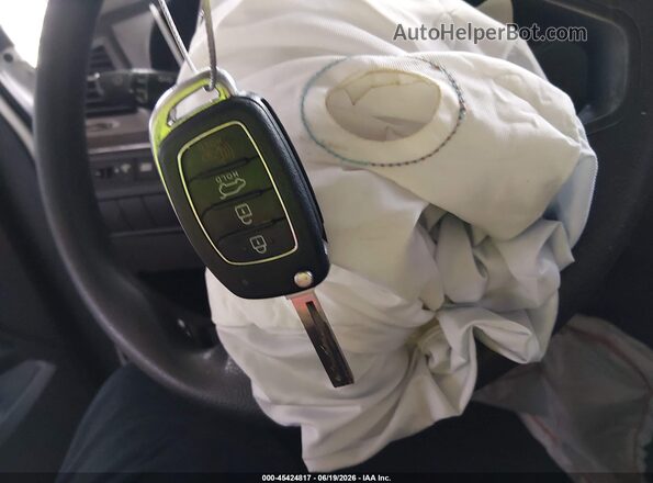 5NMZT3LB2JH074051 2018 HYUNDAI SANTA FE SPORT White Вид панелі приладів