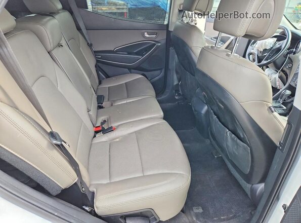 5NMZUDLA8HH050390 2017 HYUNDAI SANTA White Widok wnętrza z tyłu