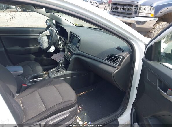 5NPD74LF0JH394530 2018 HYUNDAI ELANTRA White Front interior view